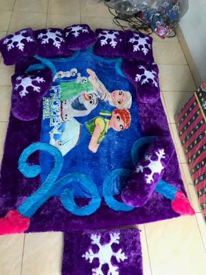 Karpet rasfur karakter frozen ungu 01
